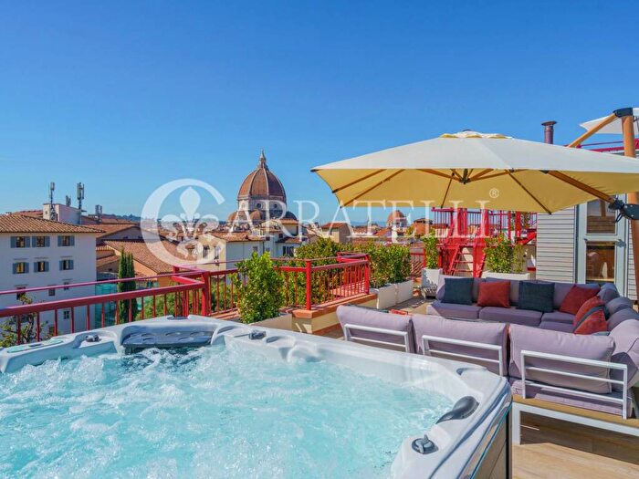 Casa con 6 locali in affitto in Via della Pergola, Duomo, Firenze