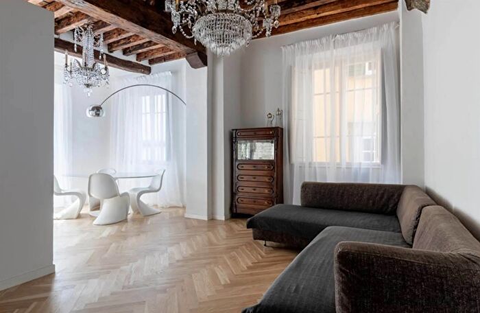 Appartamento con 6 locali in vendita in Lucca