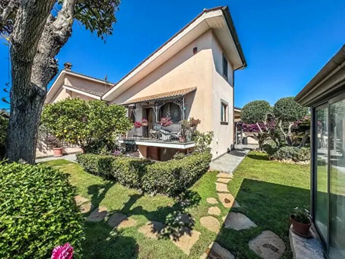 Casa con 5 locali in vendita in Via Ernesto Boezi, Roma