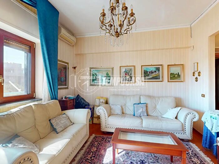 Appartamento con 5 locali in vendita in Via Maria Cristina di Savoia, Bari