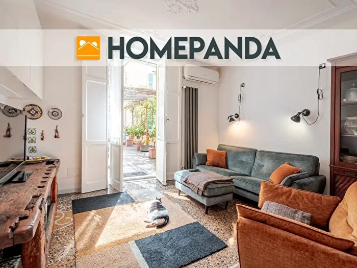 Appartamento con 6 locali in vendita in Via Sestri, Genova