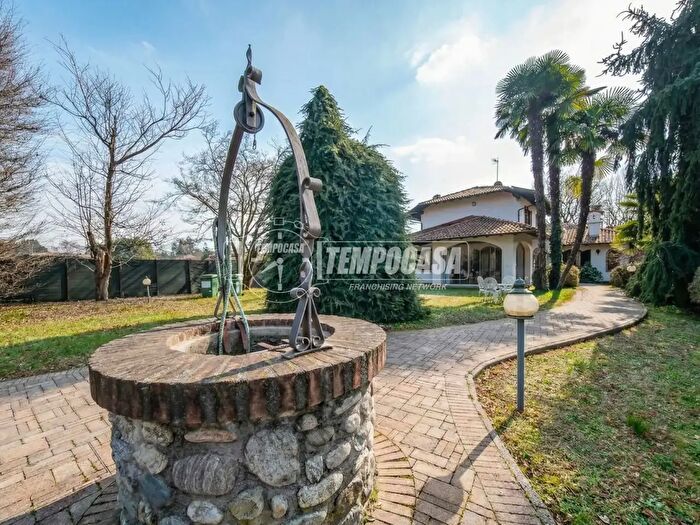 Casa quadrilocale in vendita in Via Dante Alighieri, Castelletto Sopra Ticino