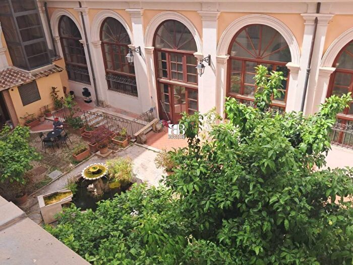 Appartamento con 6 locali in affitto in Via dei Condotti, Spagna, Roma