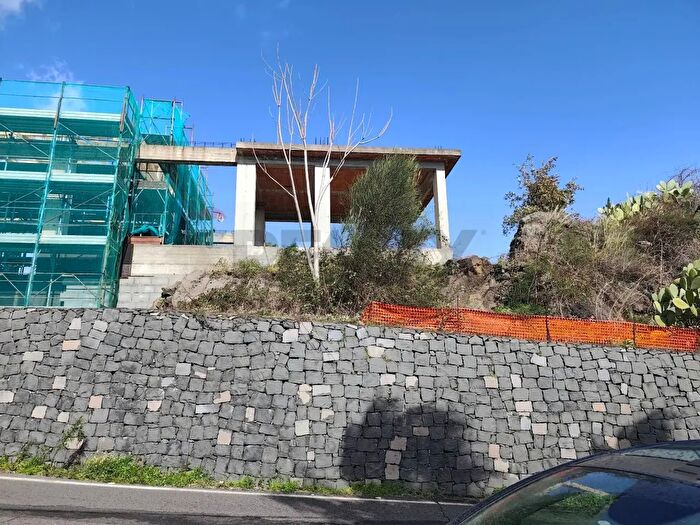 Appartamento con 6 locali in vendita in Via Princessa Snc, Santa Venerina