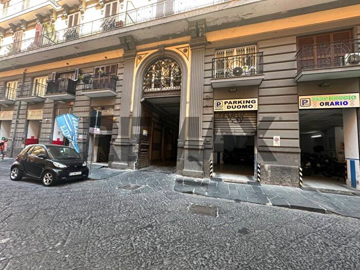 Appartamento quadrilocale in affitto in Tribunali, Napoli