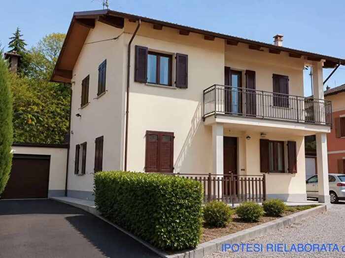 Casa con 8 locali in vendita in Via Lazzaretto, Serramazzoni