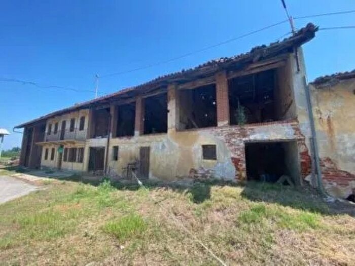 Casa con 6 locali in vendita in Ceresole Alba