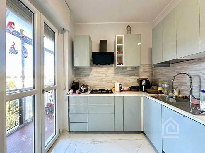 Appartamento con 5 locali in vendita in Via Gioacchino Quarello, Torino