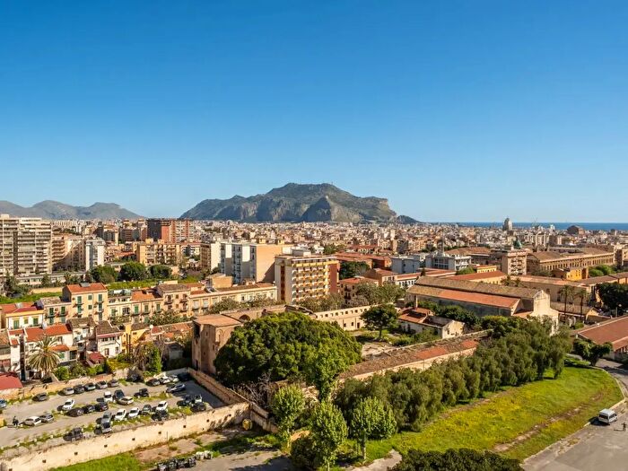 Appartamento quadrilocale in vendita in Via Vincenzo LI Muli, Palermo