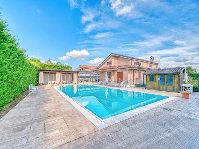 Casa con 12 locali in vendita in Viale Paradiso, Rivarossa