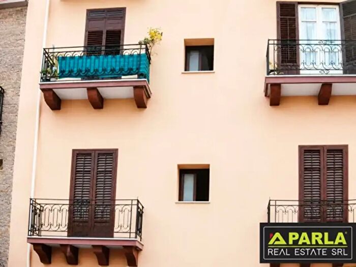 Appartamento trilocale in vendita in Via Malaspina, Palermo
