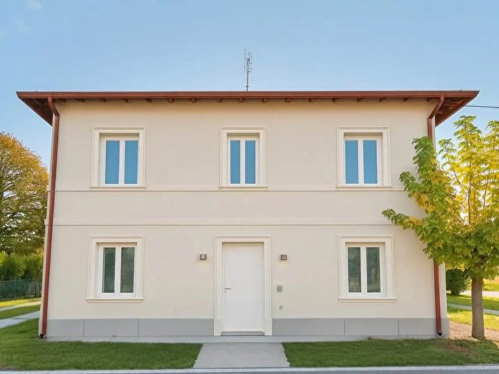 Casa con 8 locali in vendita in Via Scaletta, Forli