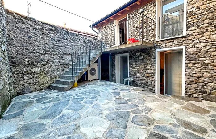 Casa monolocale in vendita in Domaso