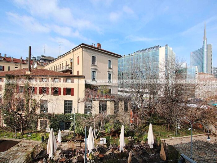 Appartamento trilocale in affitto in Via Solferino, Moscova, Milano