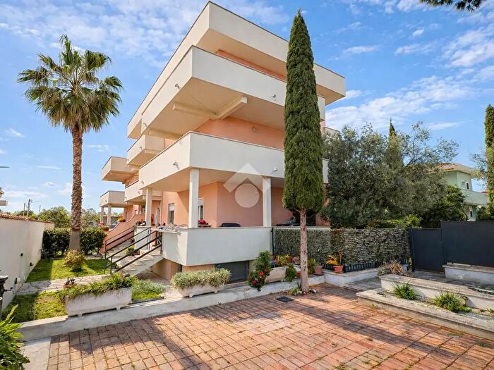 Appartamento trilocale in vendita in Via della Croce Rossa, Anzio