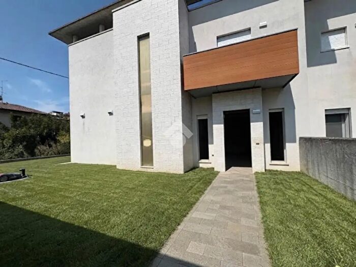Casa con 5 locali in vendita in Via IX Maggio, Nogarole Rocca