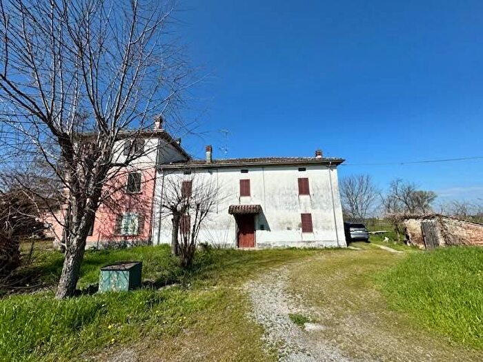 Casa con 10 locali in vendita in Busseto