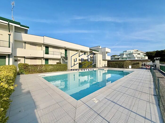 Appartamento quadrilocale in vendita in Vicolo delle Mimose, Jesolo