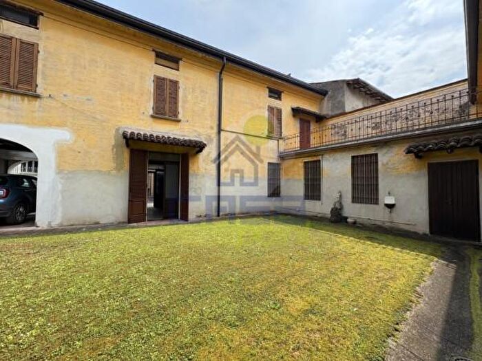 Casa con 6 locali in vendita in Via Mazzini, Ostiano