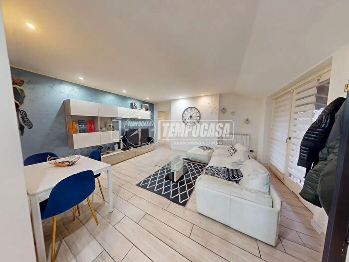 Appartamento trilocale in vendita in Via Milano, Lomazzo