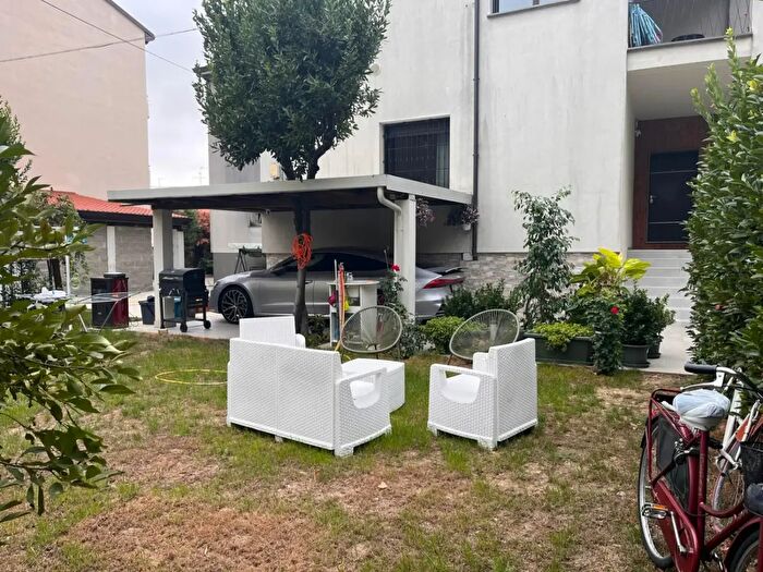 Appartamento quadrilocale in vendita in Via Broni, Piacenza