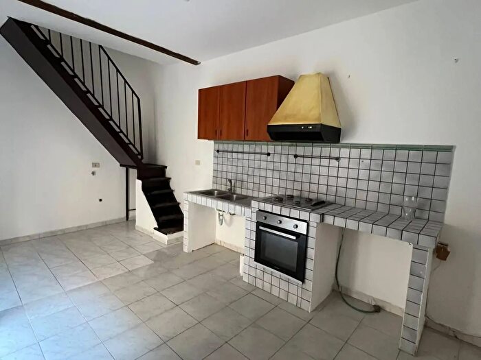 Appartamento con 5 locali in vendita in Via Camillo Finocchiaro Aprile, Catania