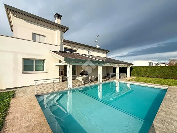 Casa quadrilocale in vendita in Via Molinella, Pianiga