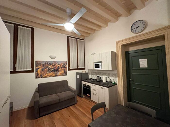 Appartamento monolocale in affitto in Contra Santi Apostoli, Centro Storico, Vicenza