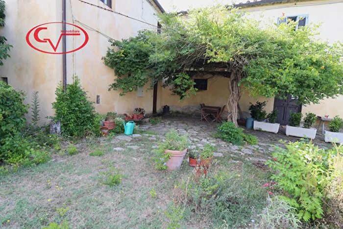 Casa con 6 locali in vendita in Levane, Bucine