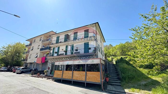 Appartamento trilocale in vendita in Via Piane, Lumarzo