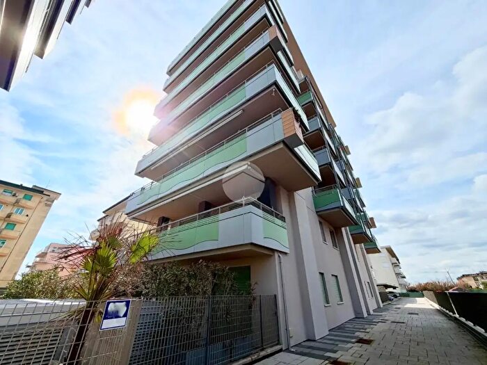 Appartamento trilocale in vendita in Via Esperia, Chioggia