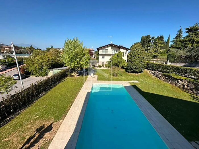Appartamento trilocale in vendita in Via Madonna, Moniga Del Garda