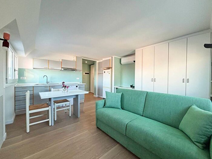 Casa bilocale in affitto in Viale San Gimignano, Lorenteggio, Milano