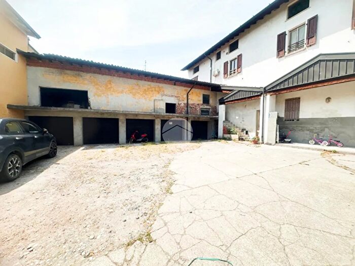 Casa trilocale in vendita in Via Commenda, Bassano Bresciano