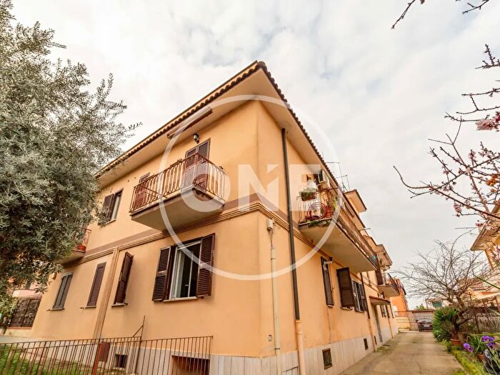 Appartamento trilocale in vendita in Via Vittorio Rossi, Roma