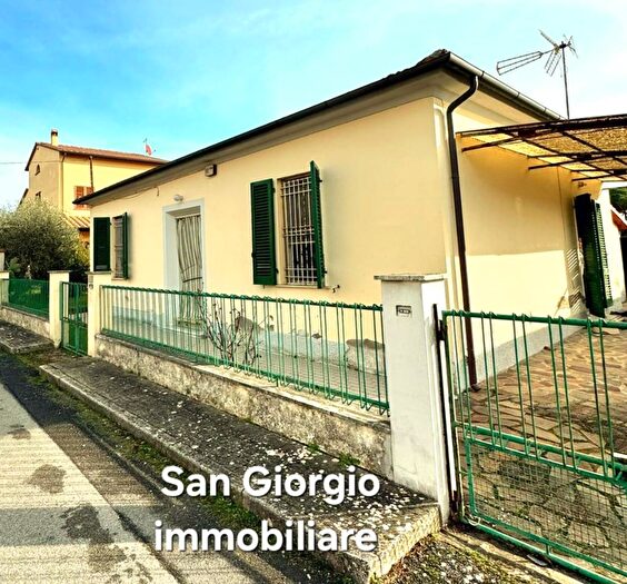 Casa quadrilocale in vendita in Fratelli Bandiera, Cascina
