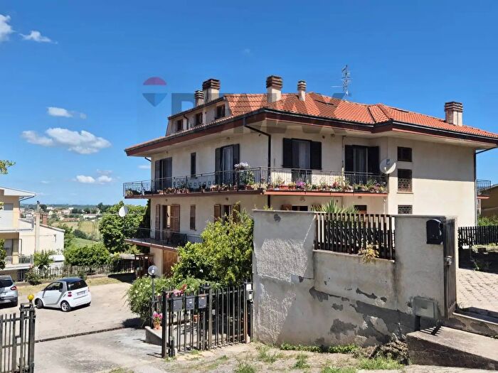 Appartamento con 6 locali in vendita in Via Benedetto Croce, Castel Frentano