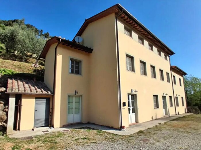 Casa con 8 locali in vendita in Capannori