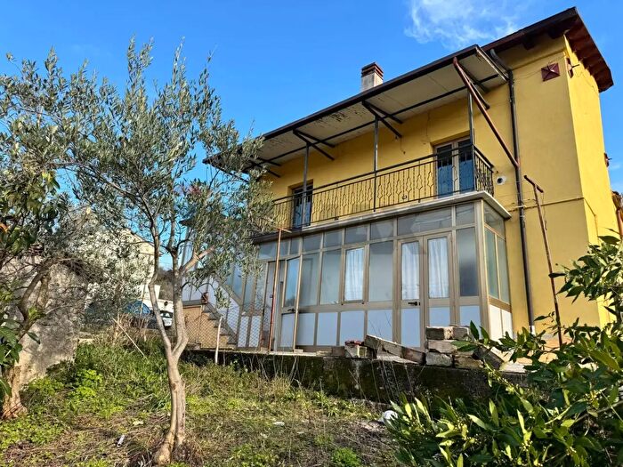 Casa quadrilocale in vendita in Via Pietranegra, Lettomanoppello