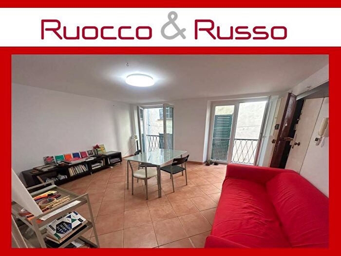 Appartamento trilocale in affitto in Vico di San Marcellino, Prè, Genova