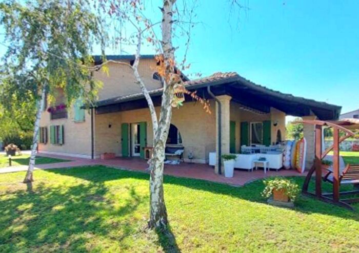 Casa con 6 locali in vendita in Via Martini, Centro, San Possidonio