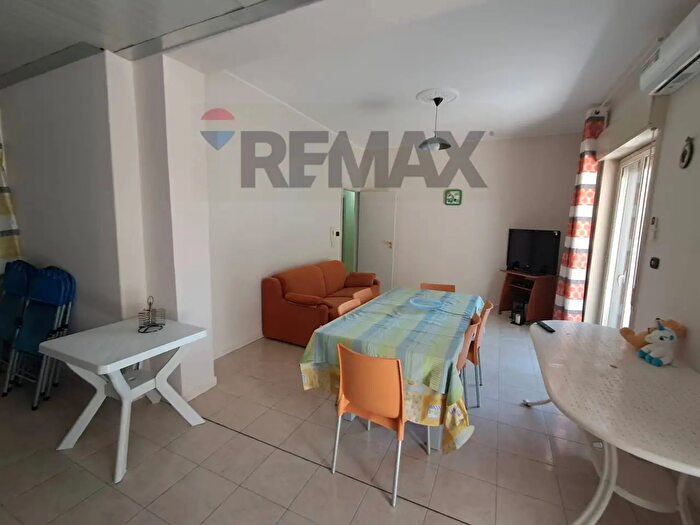 Appartamento quadrilocale in vendita in Via Oliveto, Giardini Naxos