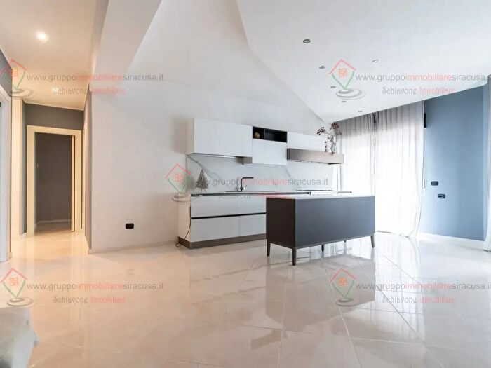 Appartamento trilocale in vendita in Siracusa