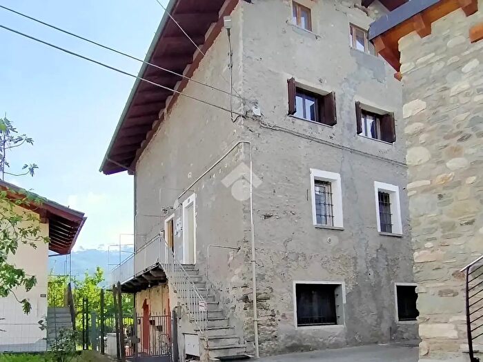 Appartamento trilocale in vendita in Frazione Porossan Le Papet, Aosta