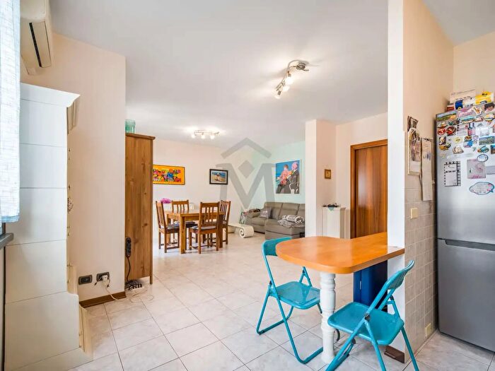 Appartamento quadrilocale in vendita in Via Ariosto, San Polo DEnza