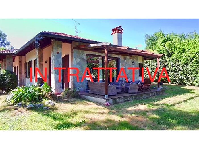 Casa con 12 locali in vendita in Via Vignetta Brebbia Va, Brebbia