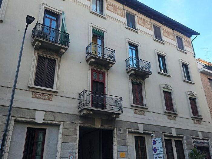 Appartamento trilocale in affitto in Via Cola Montano, Isola, Milano