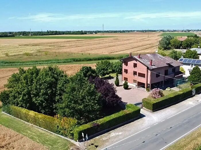 Appartamento con 7 locali in vendita in Via Biancolina, San Giovanni In Persiceto