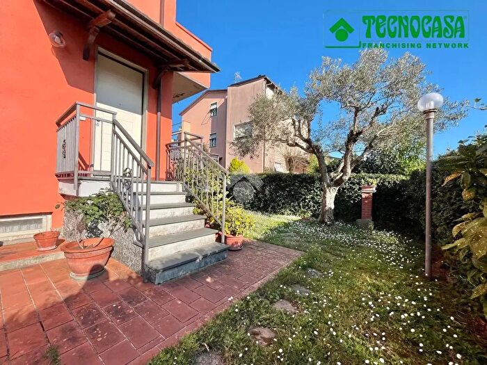 Casa con 7 locali in vendita in Via Privata Prinelli nello, Sarzana