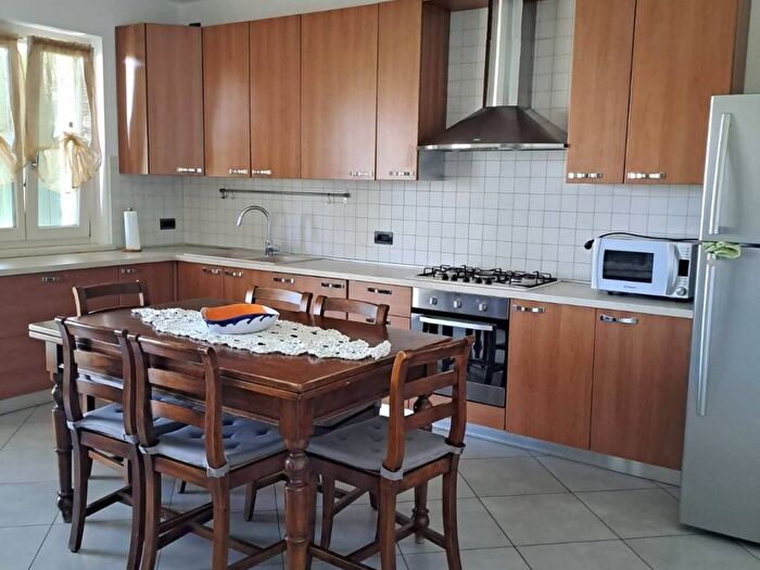 Appartamento trilocale in affitto in Via Tende, Colà, Lazise